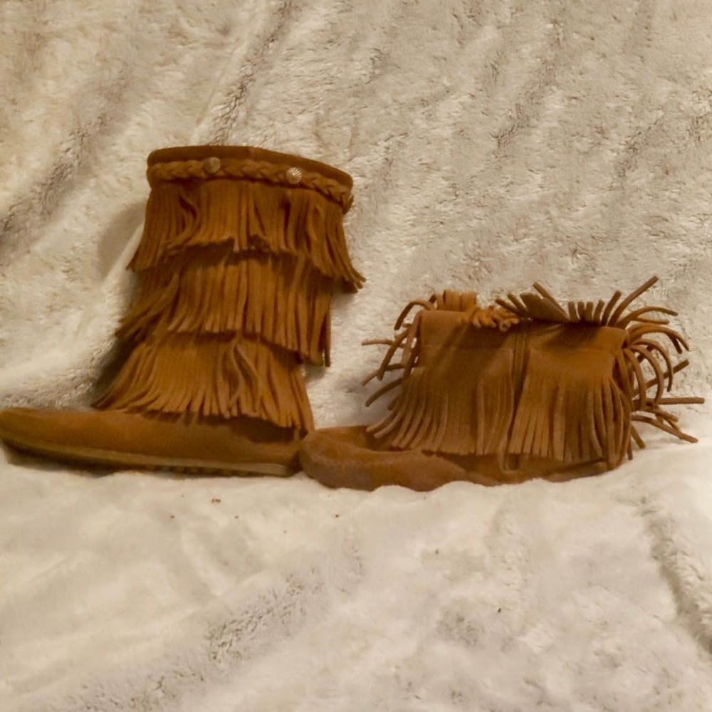 Minnetonka 3-Layer Fringe Boots